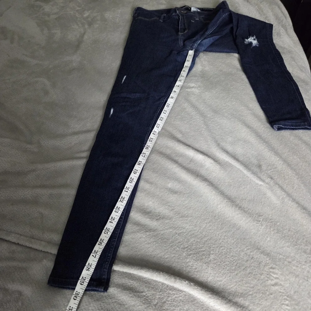 Hollister brand style